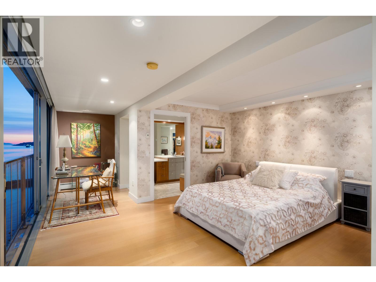 1503 150 24TH STREET, West Vancouver