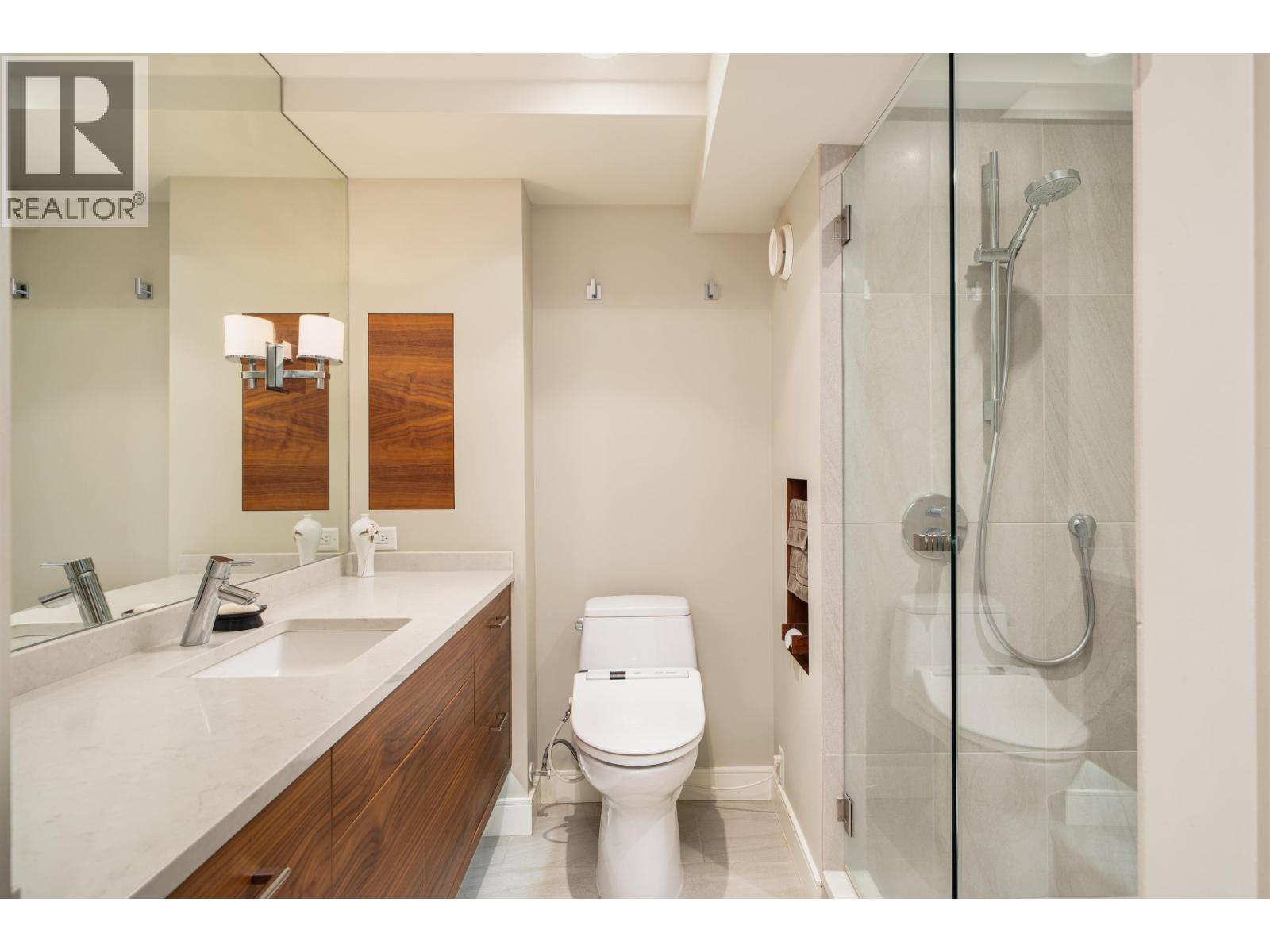 1503 150 24TH STREET, West Vancouver