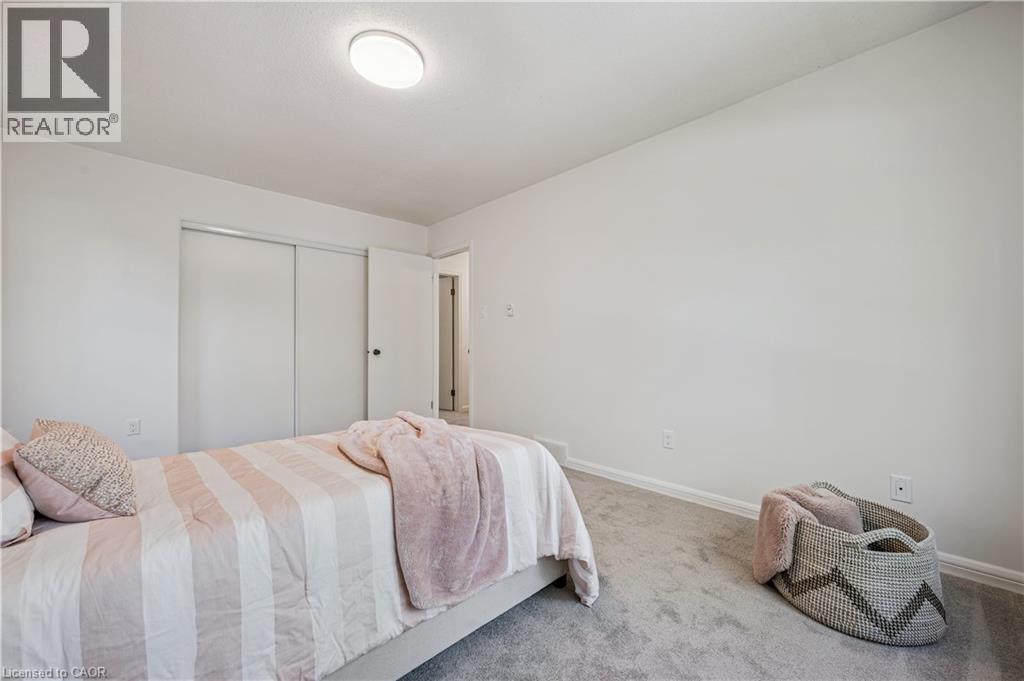 335 MARLOWE Drive, Waterloo, Ontario, N2L5A5 — Photo 6