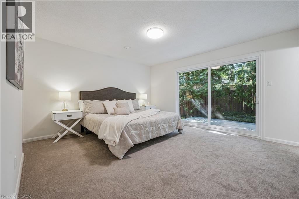 335 MARLOWE Drive, Waterloo, Ontario, N2L5A5 — Photo 2