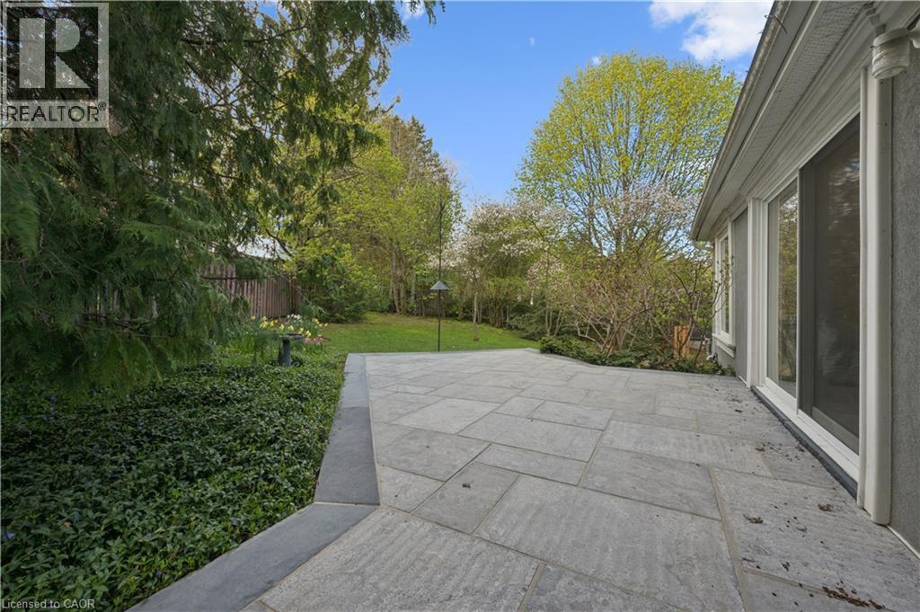 335 MARLOWE Drive, Waterloo, Ontario, N2L5A5 — Photo 8