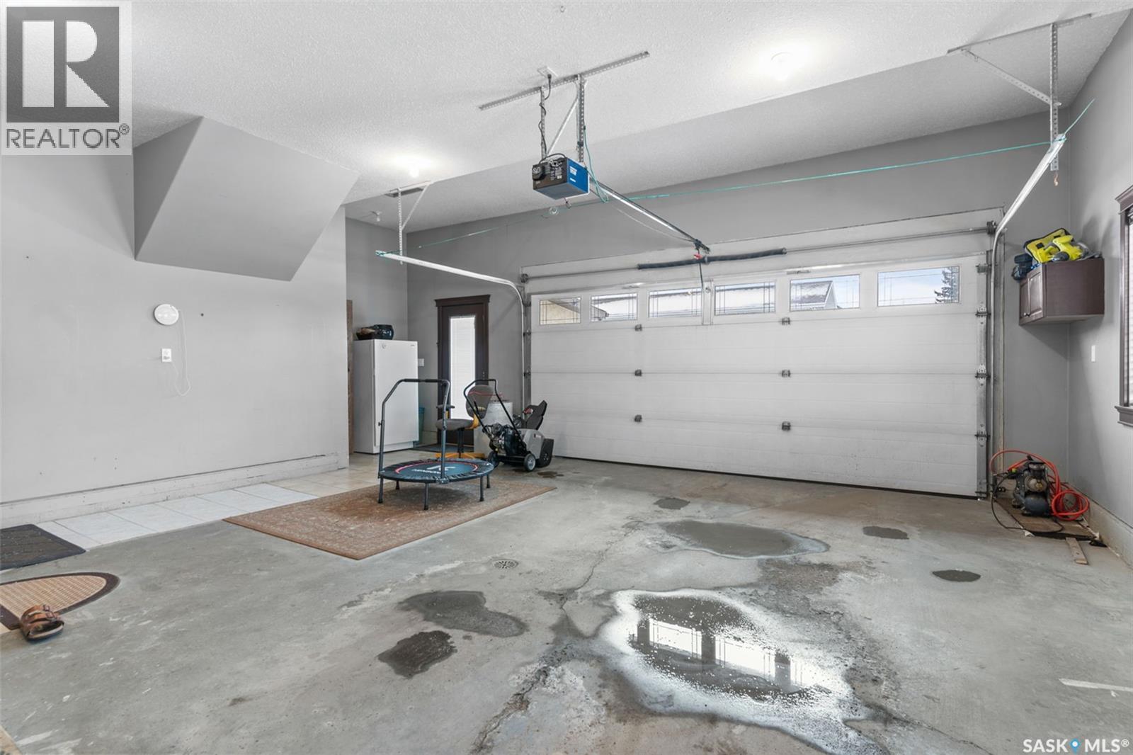11 Robertson ROAD - 33
