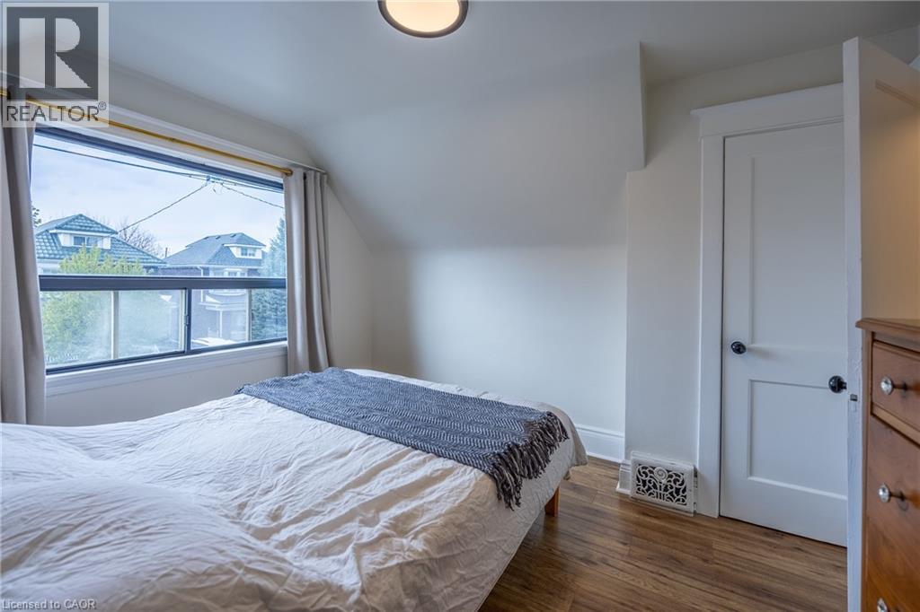 158 BALSAM Avenue N, Hamilton, Ontario, L8L6Y5 — Photo 2