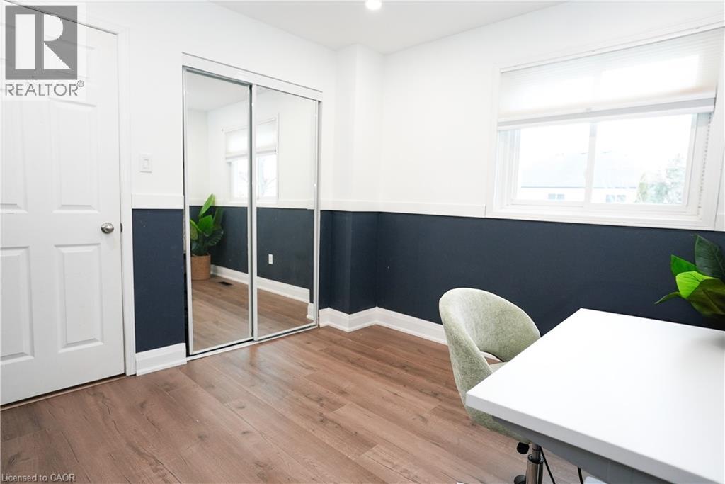 33 MEAGHAN Street - 36