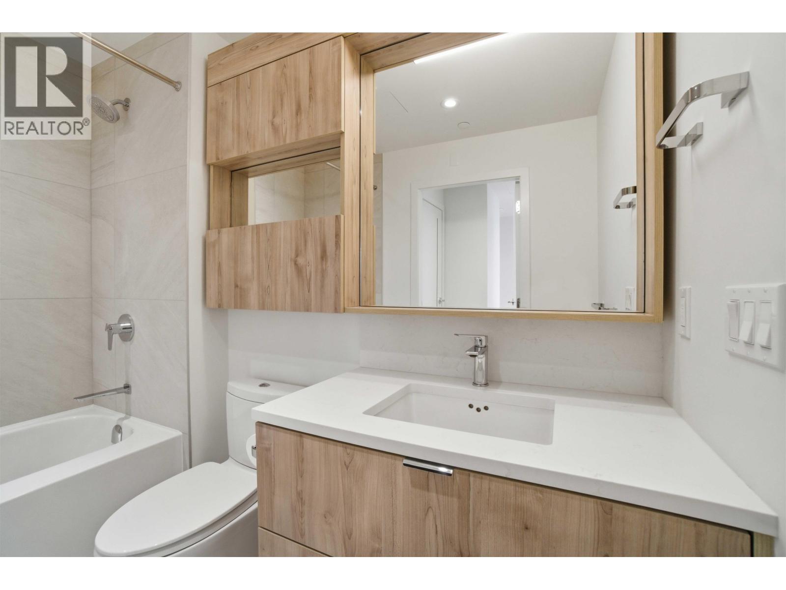 312 755 HARBOURSIDE DRIVE, North Vancouver