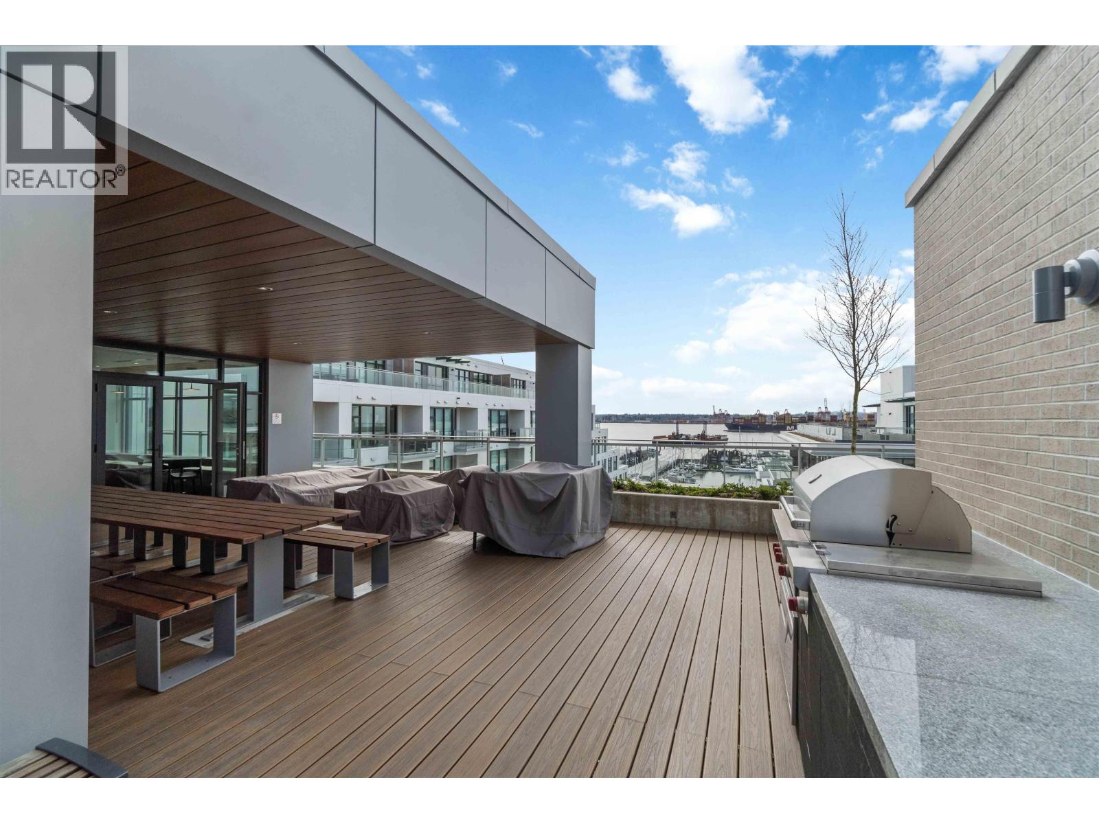 312 755 HARBOURSIDE DRIVE, North Vancouver