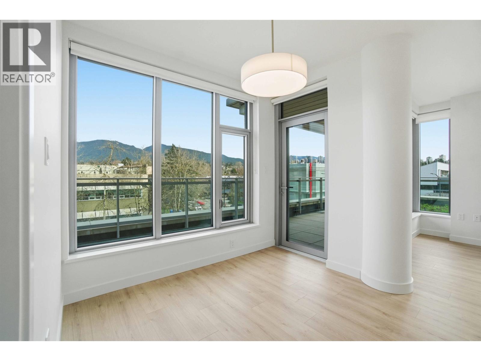 312 755 HARBOURSIDE DRIVE, North Vancouver