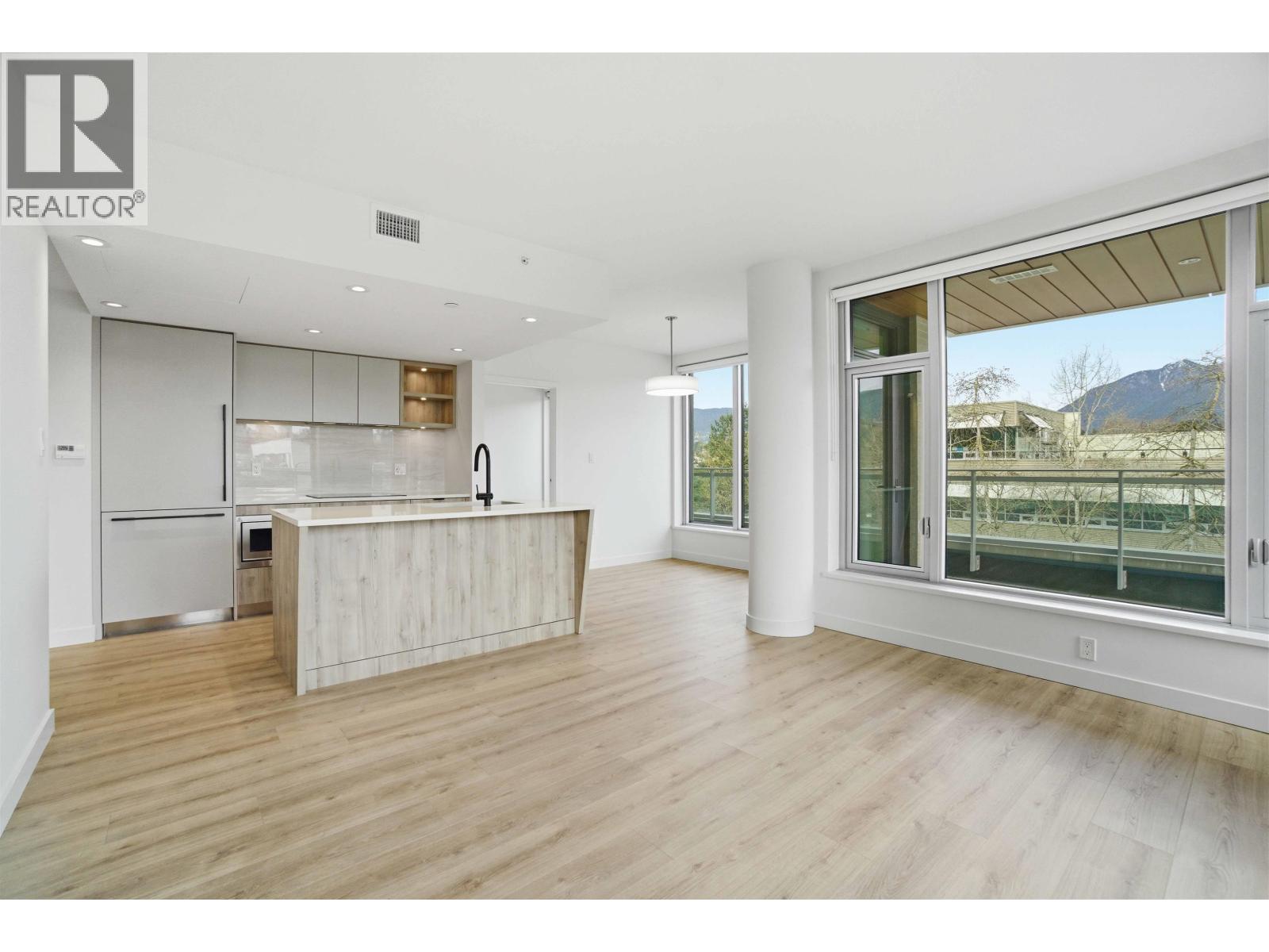 312 755 HARBOURSIDE DRIVE, North Vancouver