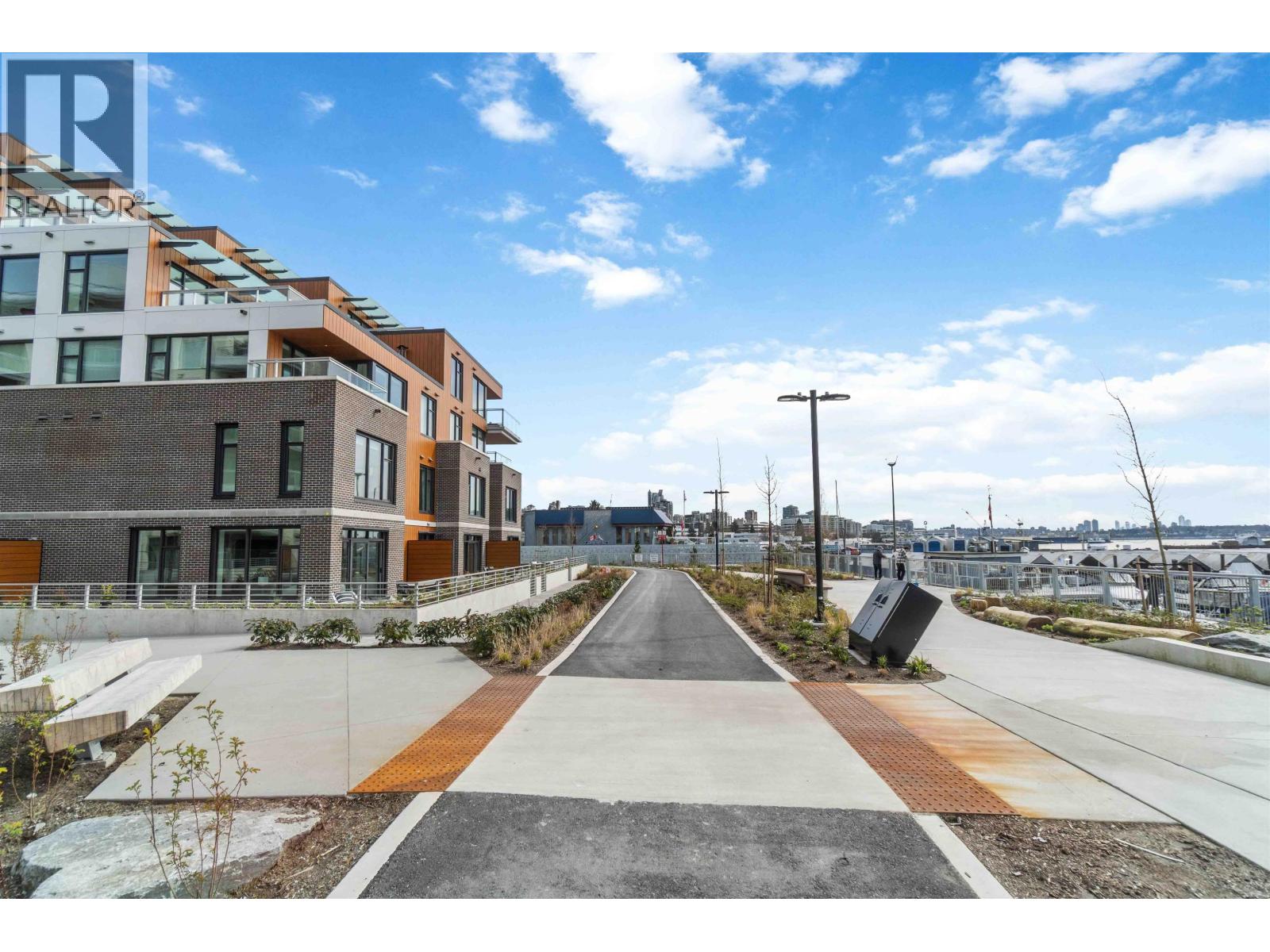 312 755 HARBOURSIDE DRIVE, North Vancouver