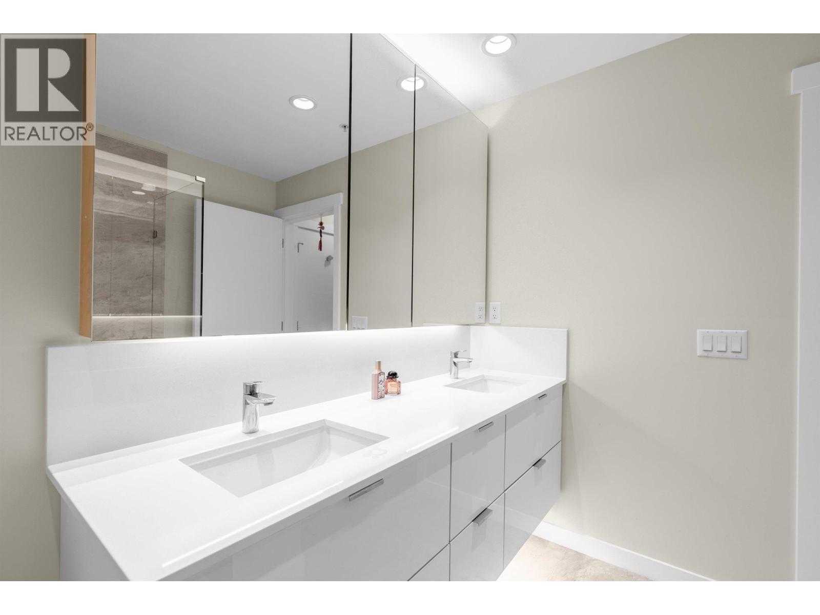 #315-9233 ODLIN Road, Richmond