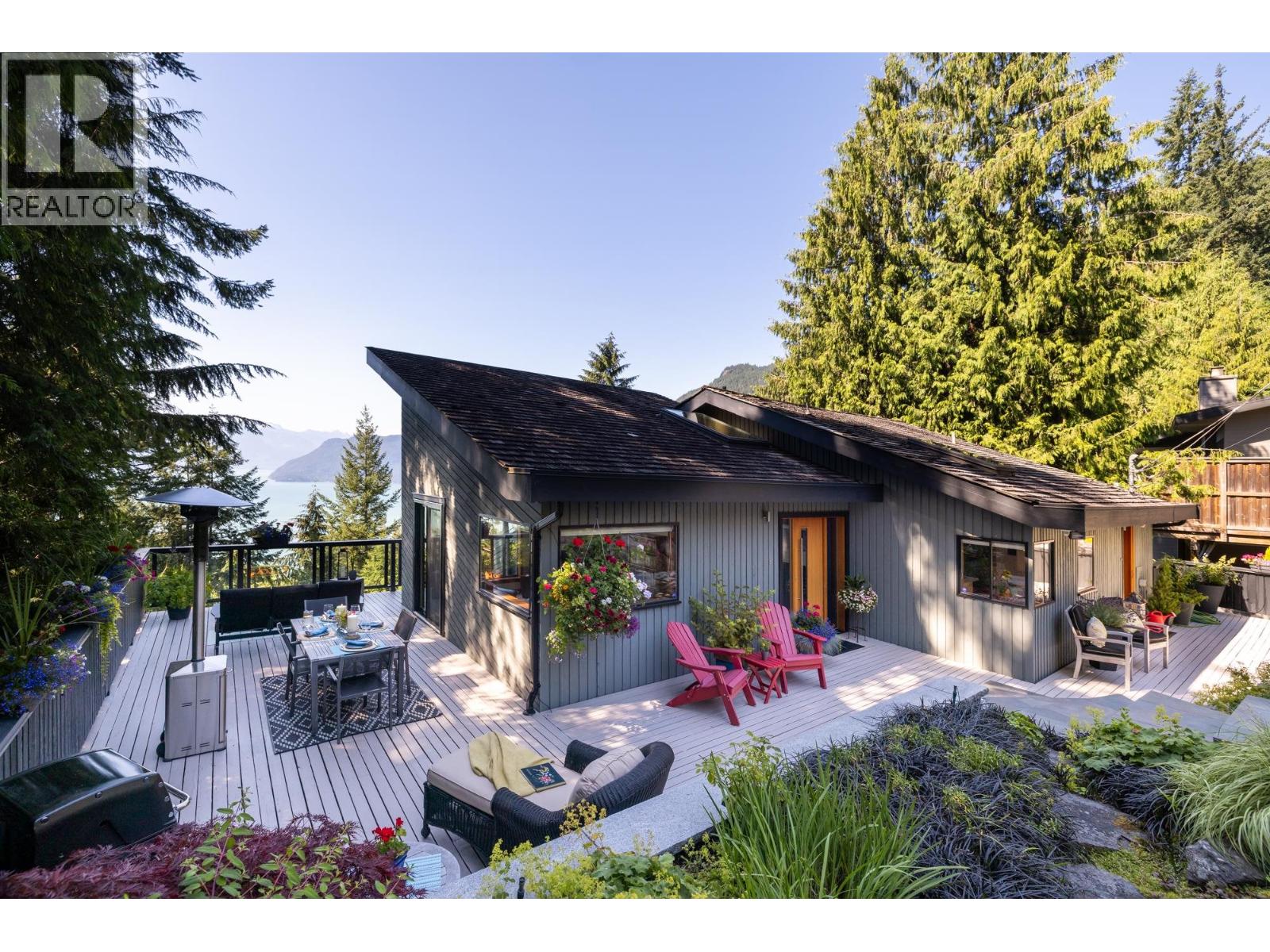 120 MOUNTAIN DRIVE, Lions Bay