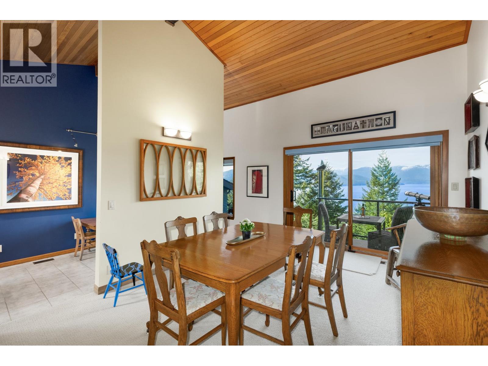 120 MOUNTAIN DRIVE, Lions Bay