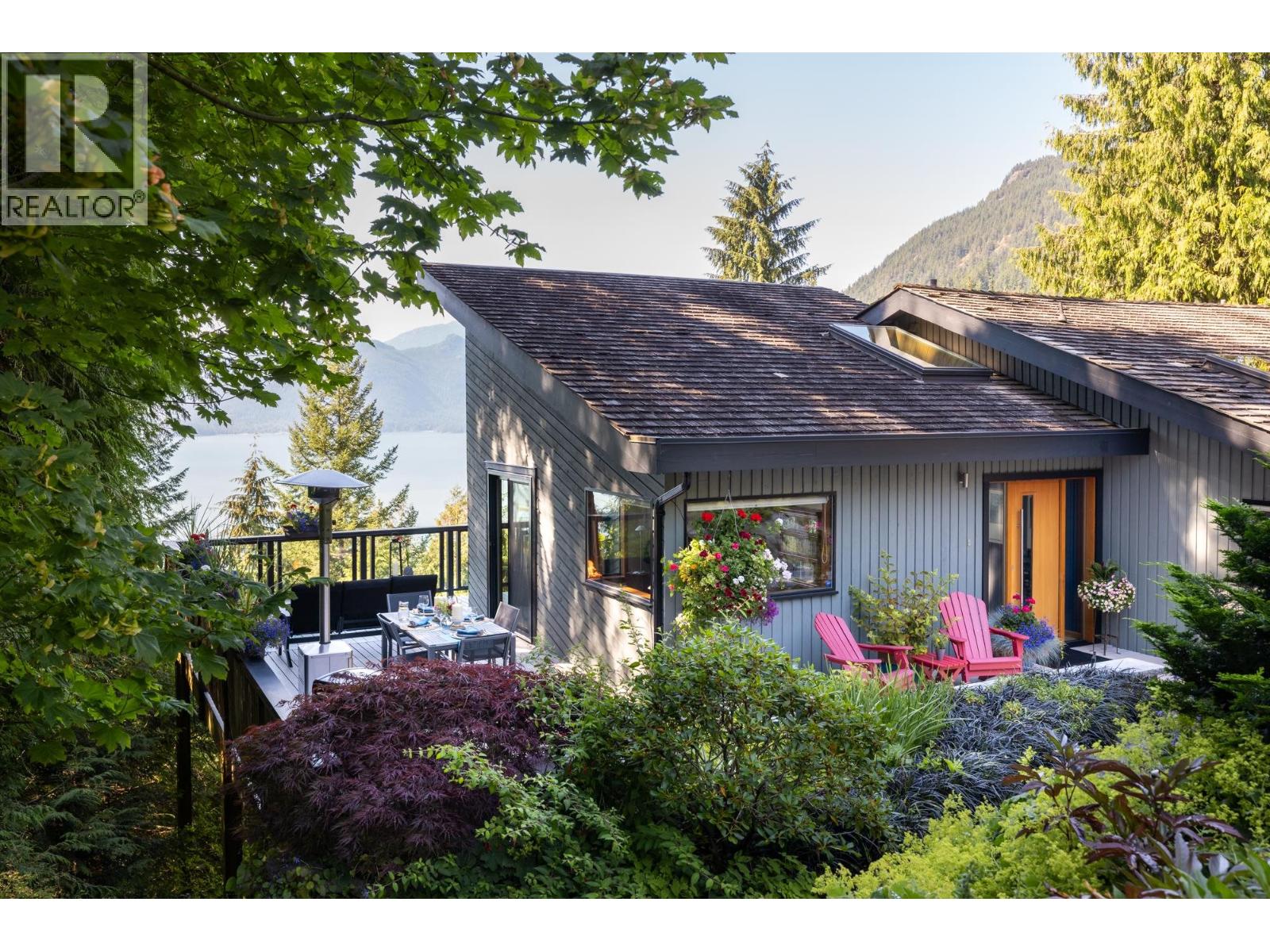 120 MOUNTAIN DRIVE, Lions Bay