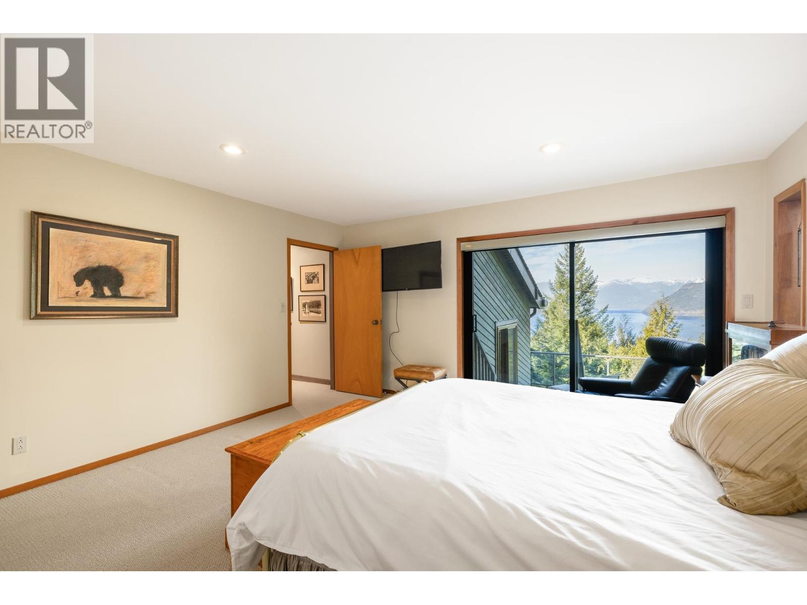 120 MOUNTAIN DRIVE, Lions Bay