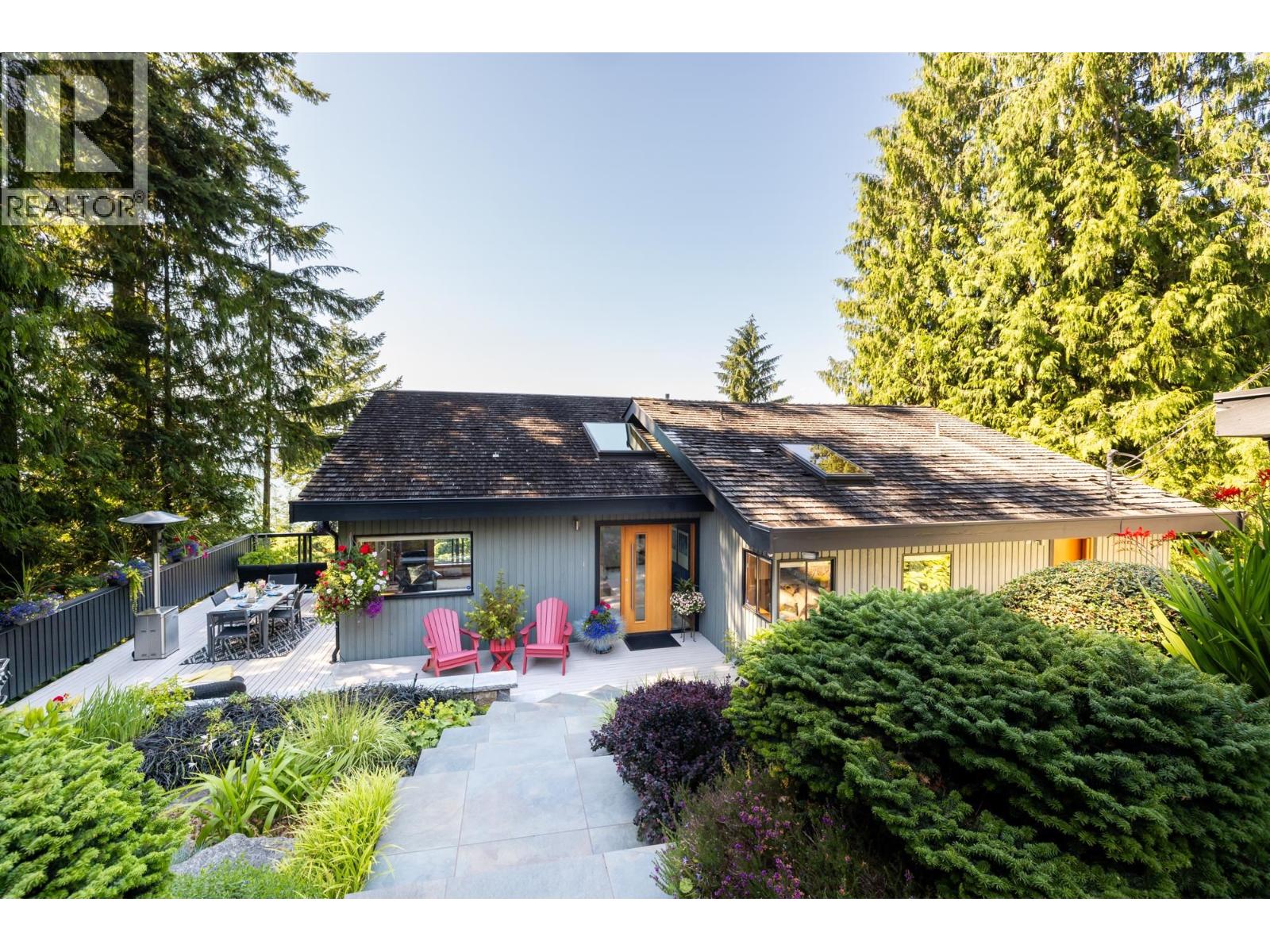120 MOUNTAIN DRIVE, Lions Bay