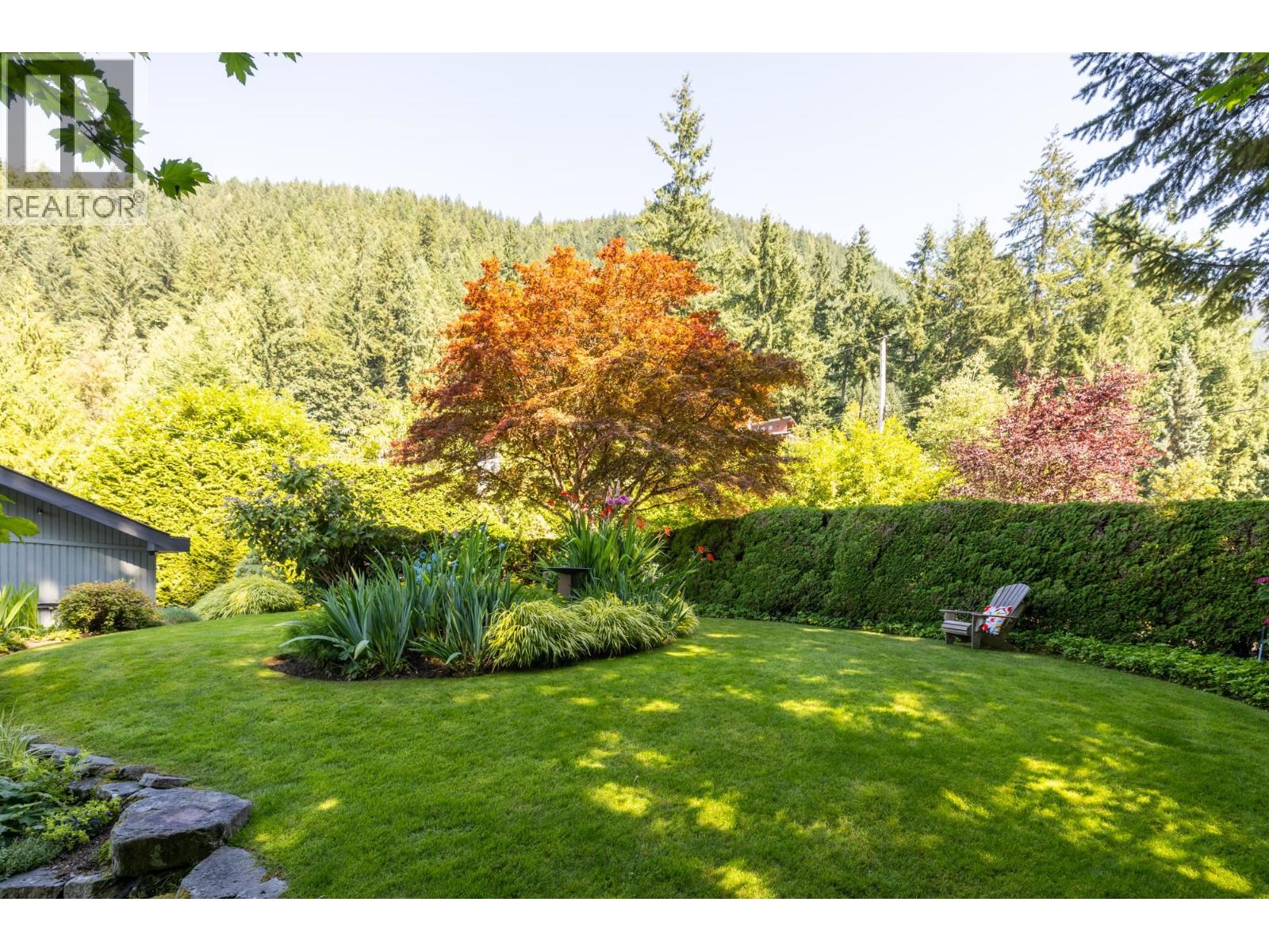 120 MOUNTAIN DRIVE, Lions Bay