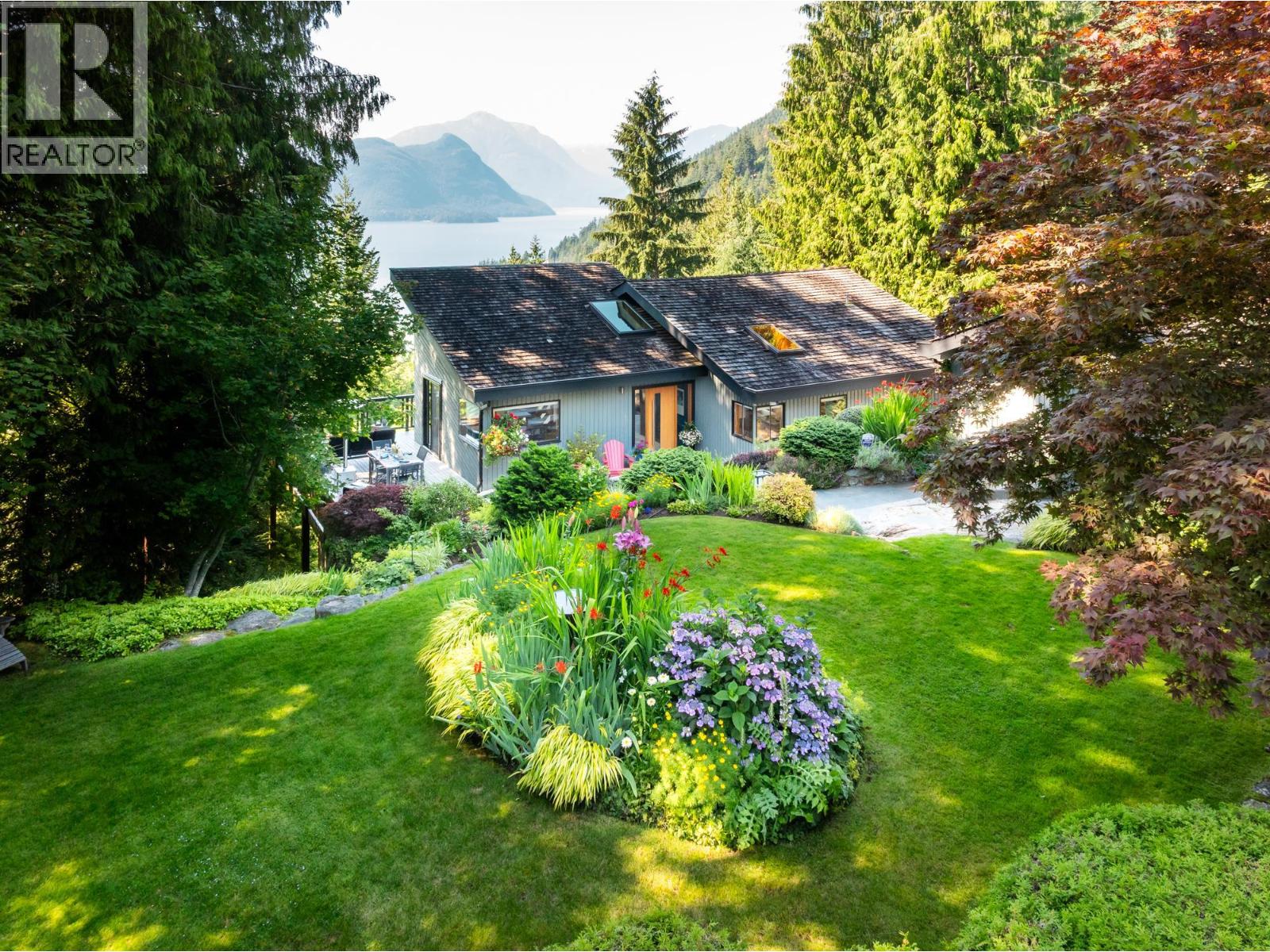 120 MOUNTAIN DRIVE, Lions Bay