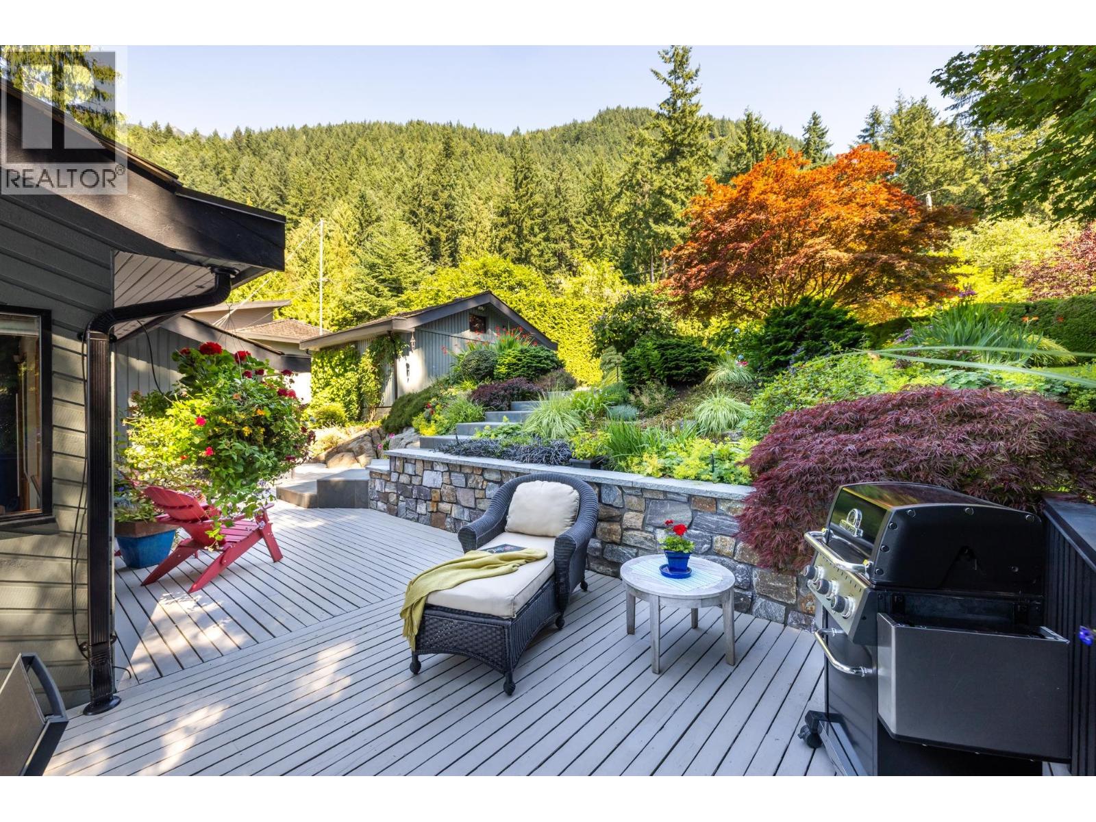 120 MOUNTAIN DRIVE, Lions Bay