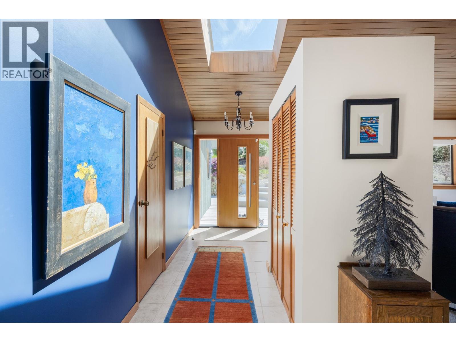 120 MOUNTAIN DRIVE, Lions Bay