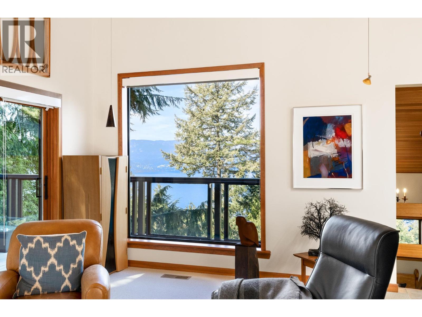120 MOUNTAIN DRIVE, Lions Bay