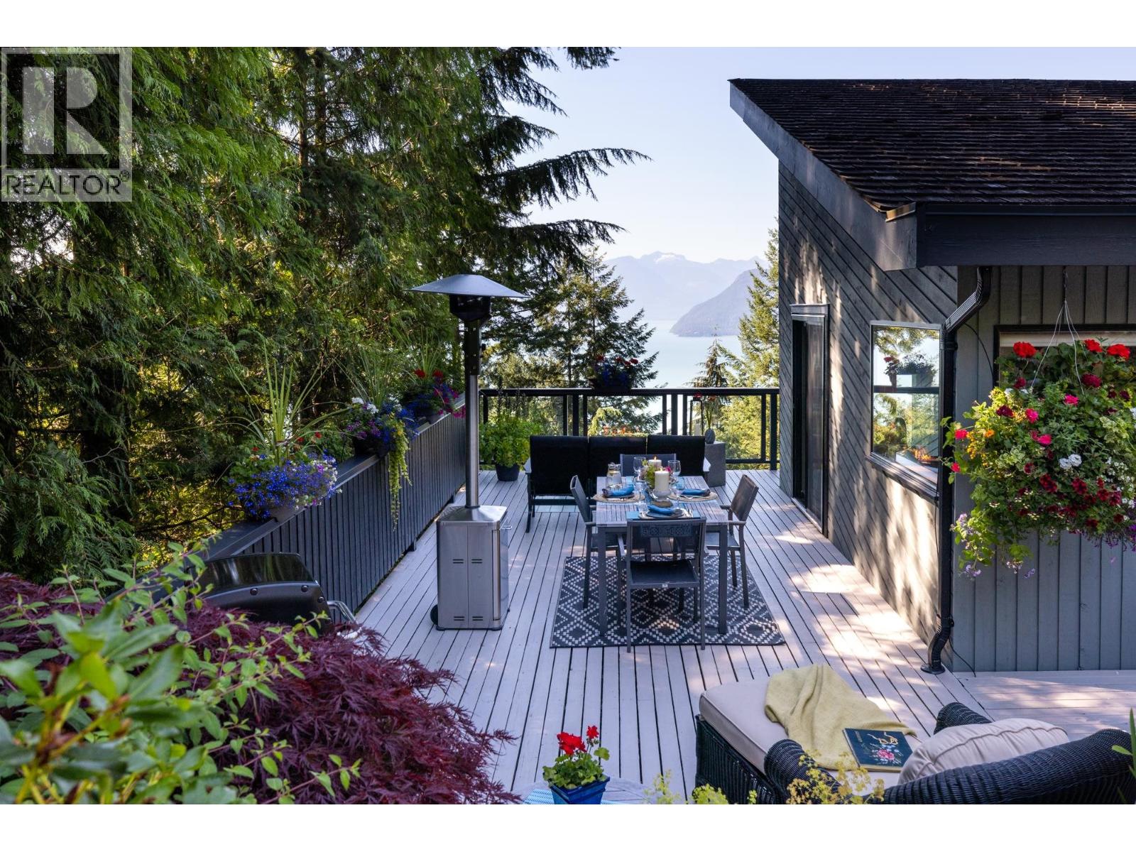 120 MOUNTAIN DRIVE, Lions Bay