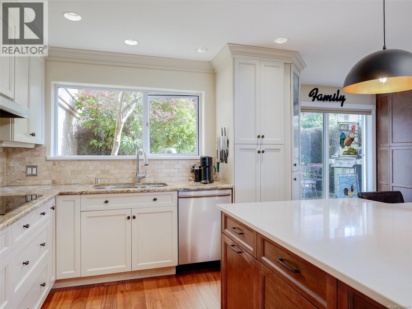 #123 75 Songhees Rd - 12