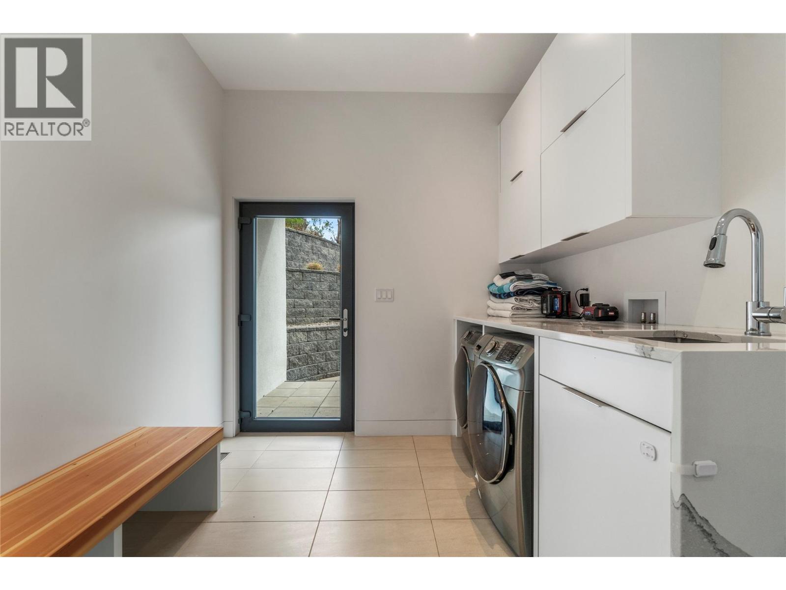#6 8200 Squilax Anglemont Road - 44