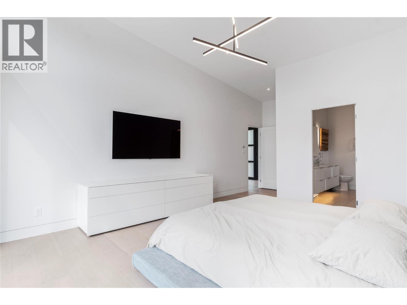 #6 8200 Squilax Anglemont Road - 18