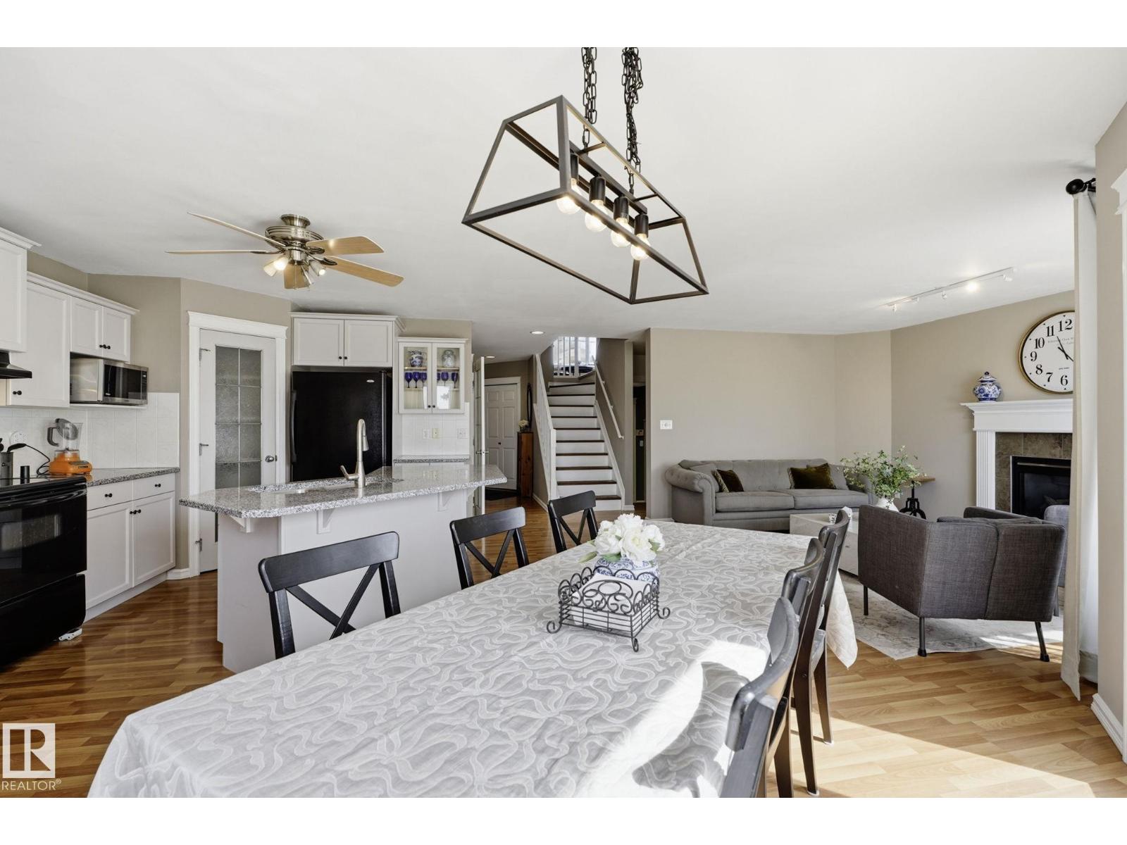 3327 32 AV NW - 11