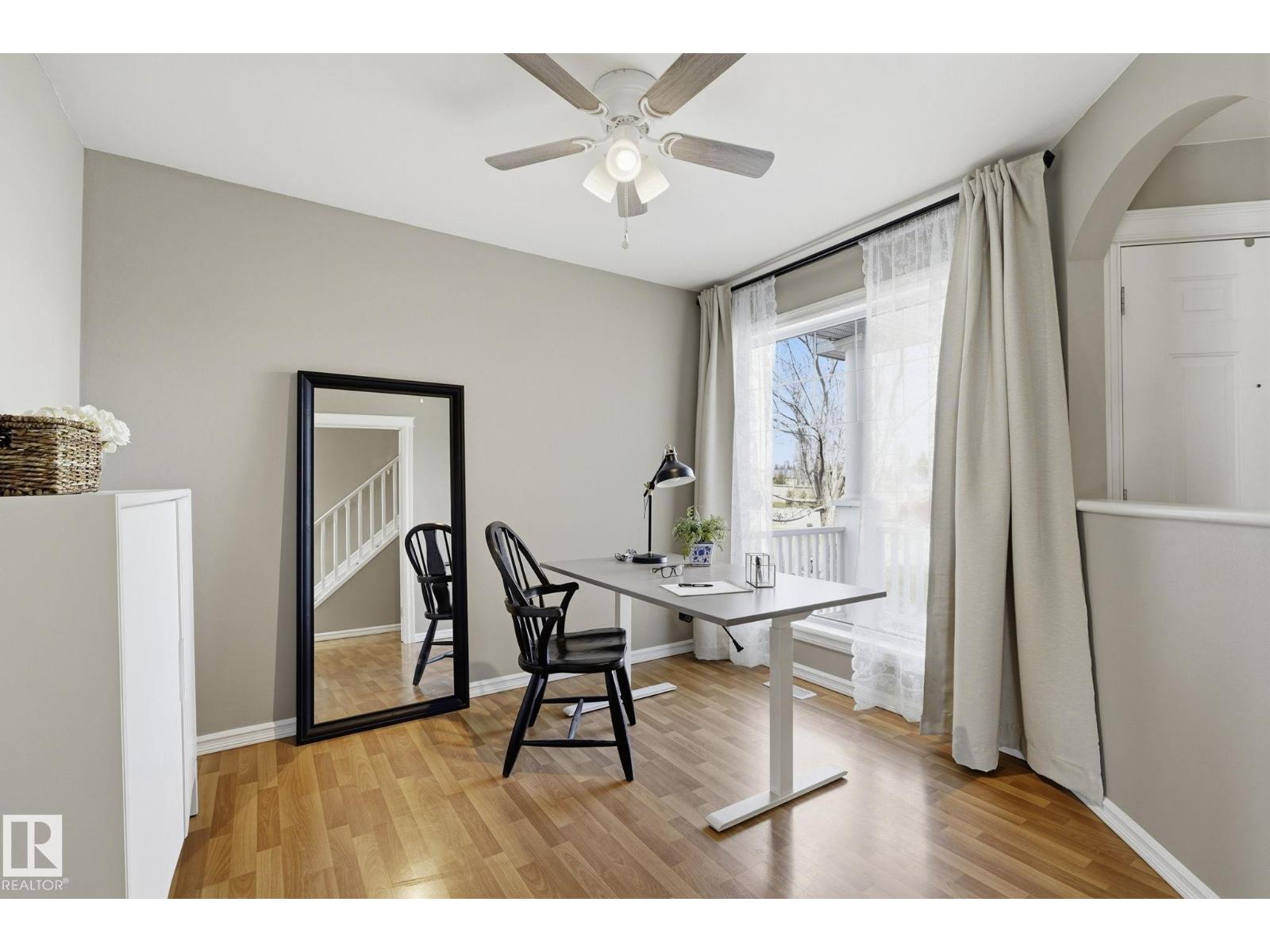 3327 32 AV NW - 12