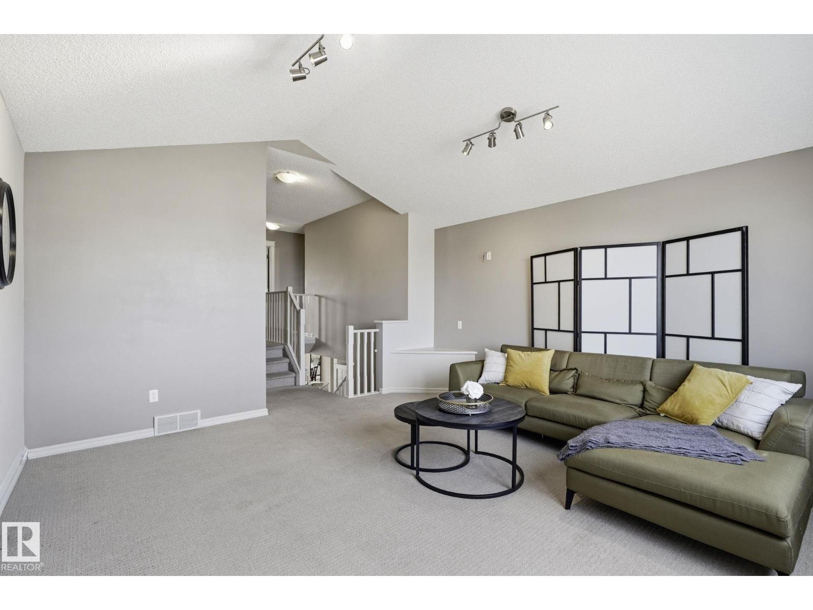 3327 32 AV NW - 15