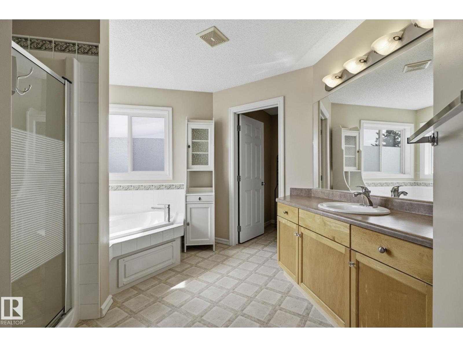 3327 32 AV NW - 19