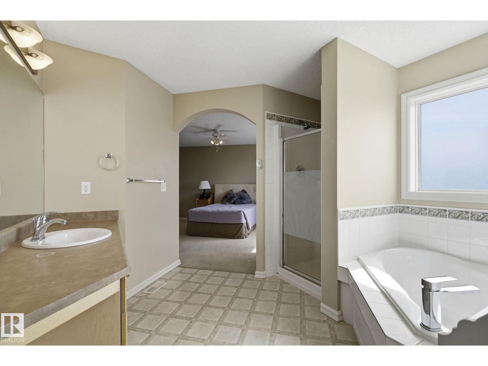 3327 32 AV NW - 20