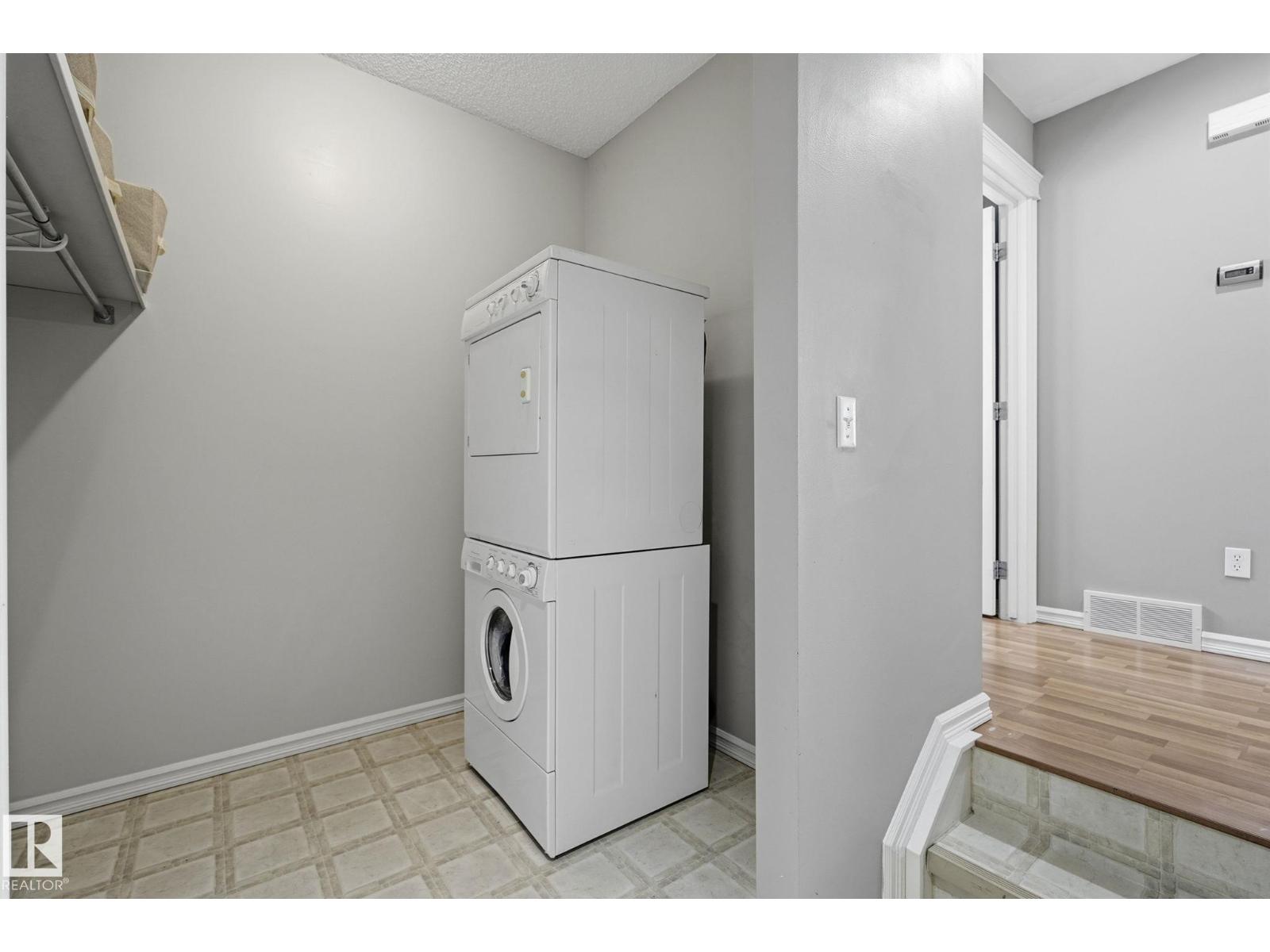 3327 32 AV NW - 26