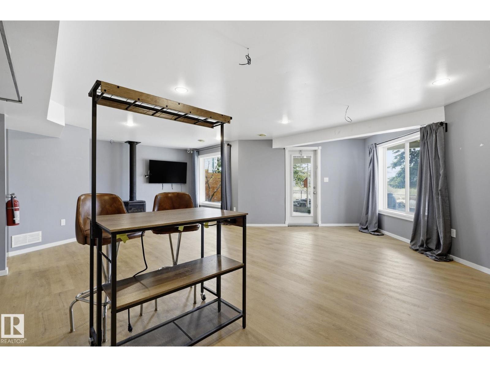 3327 32 AV NW - 28