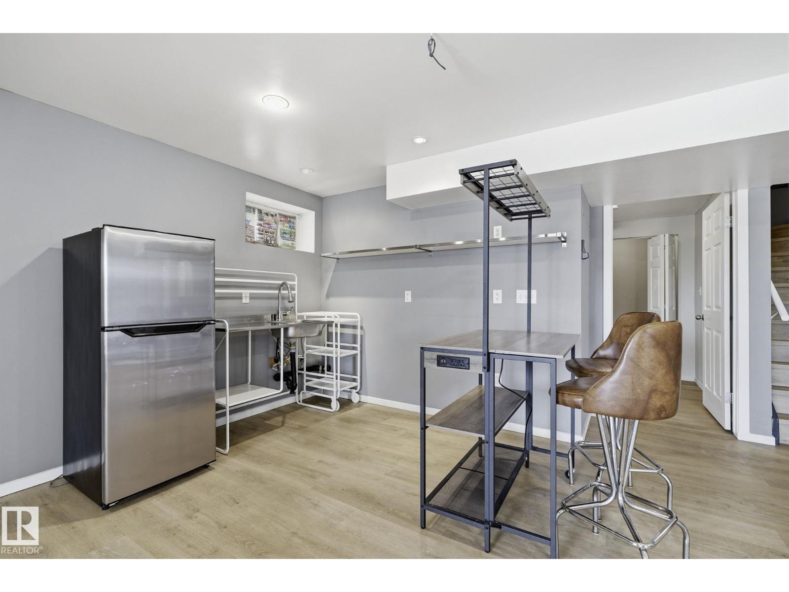 3327 32 AV NW - 29