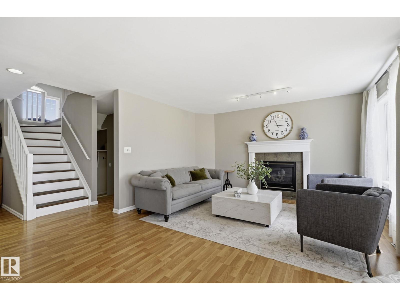 3327 32 AV NW - Image 3