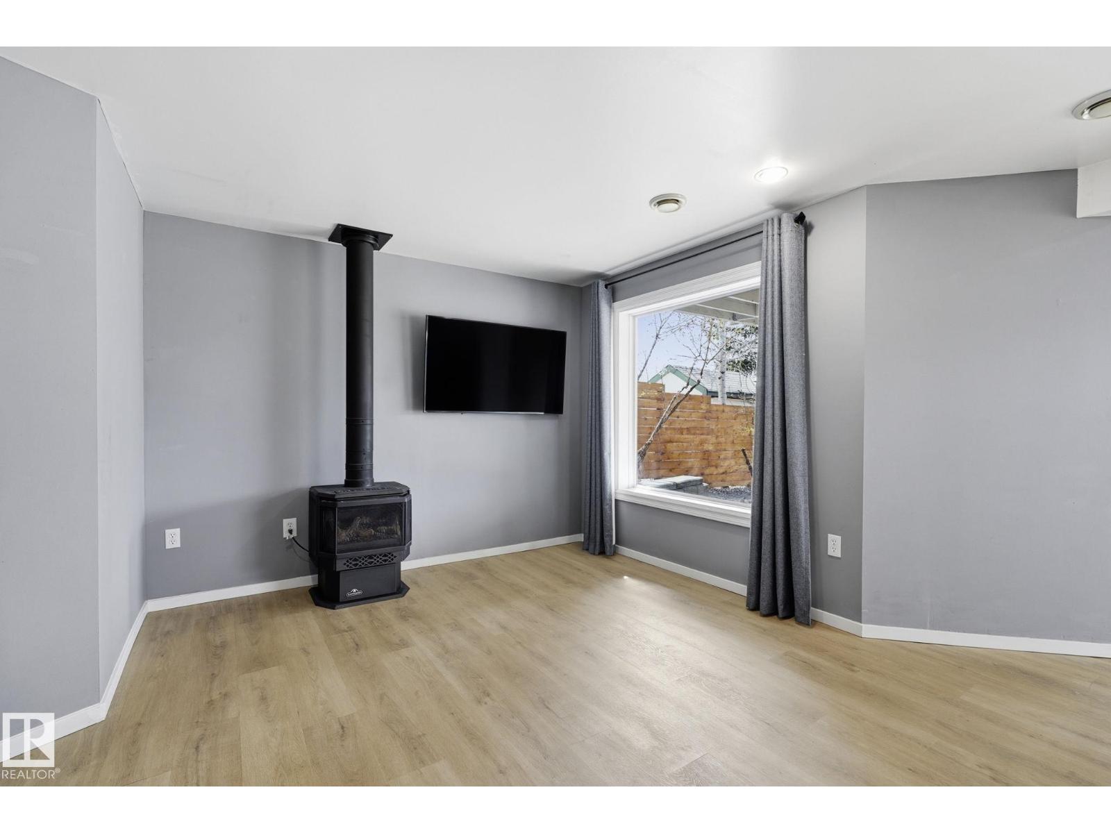 3327 32 AV NW - 30
