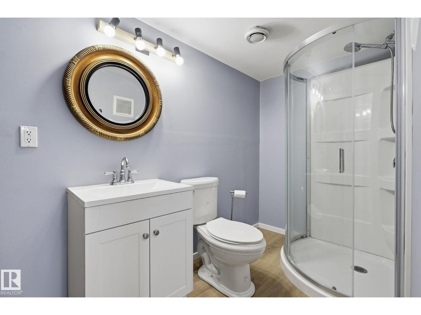 3327 32 AV NW - 32