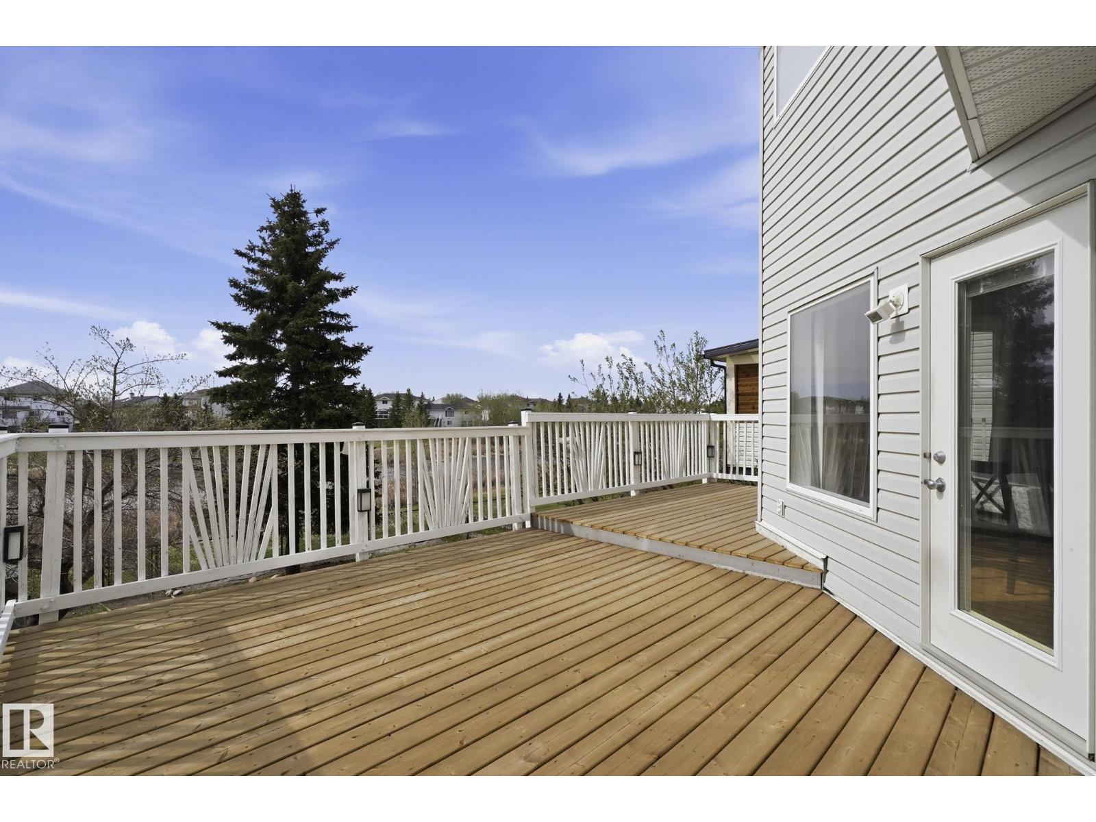 3327 32 AV NW - 34