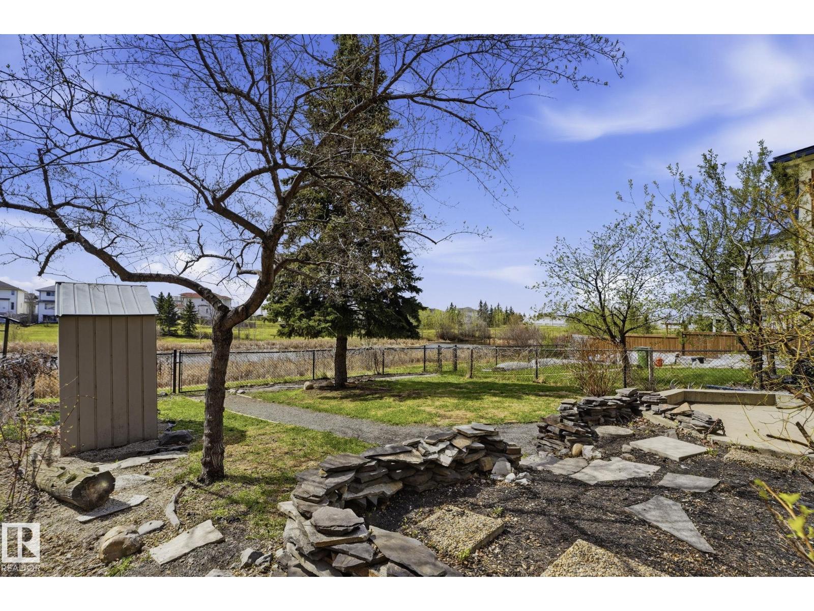 3327 32 AV NW - 37