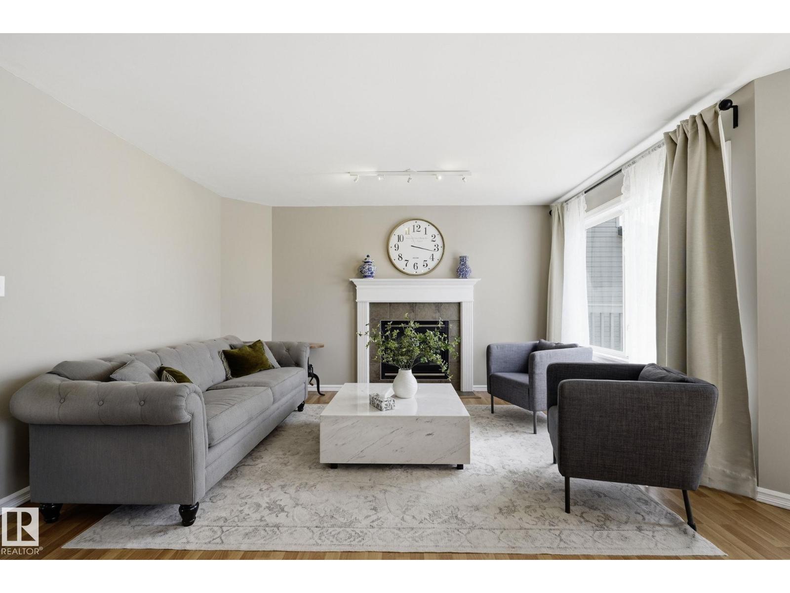 3327 32 AV NW - 4