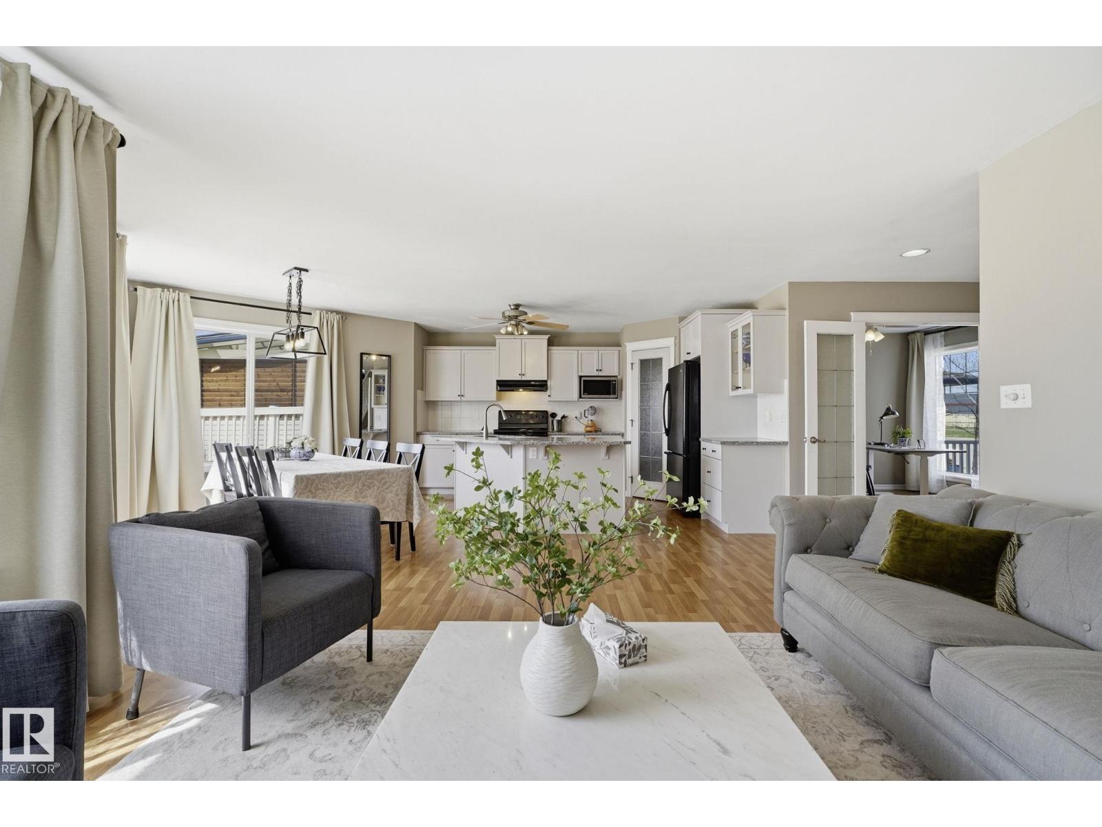 3327 32 AV NW - 5
