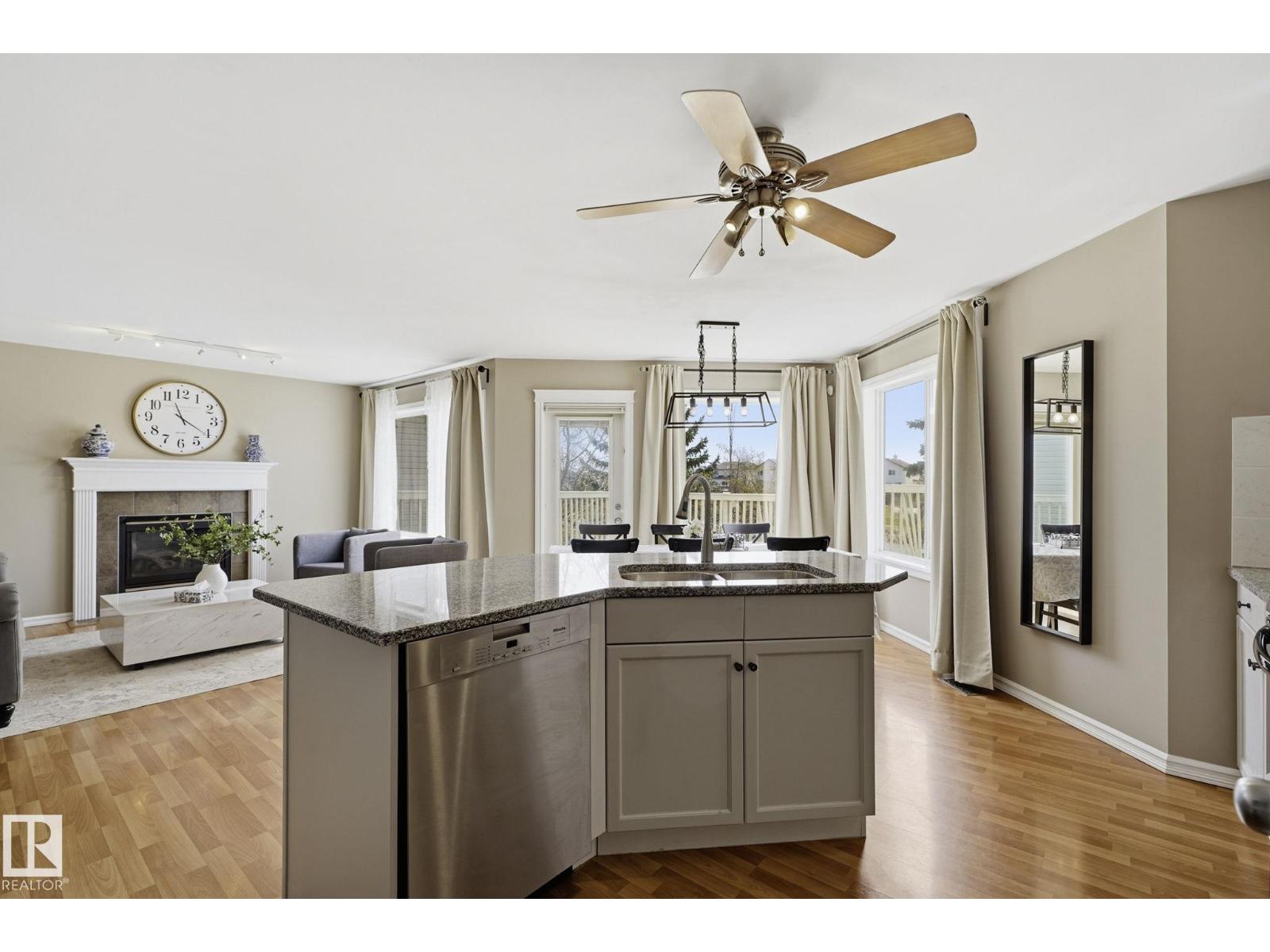 3327 32 AV NW - 9