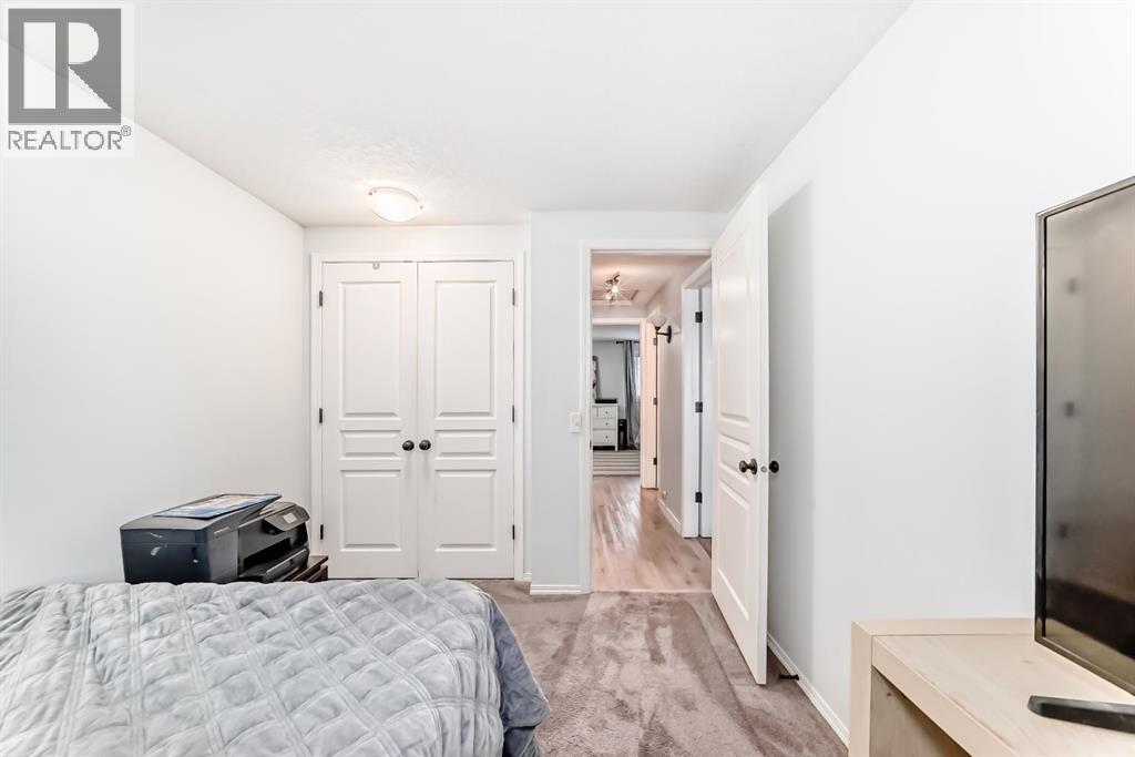#11 800 Bowcroft Place - 23