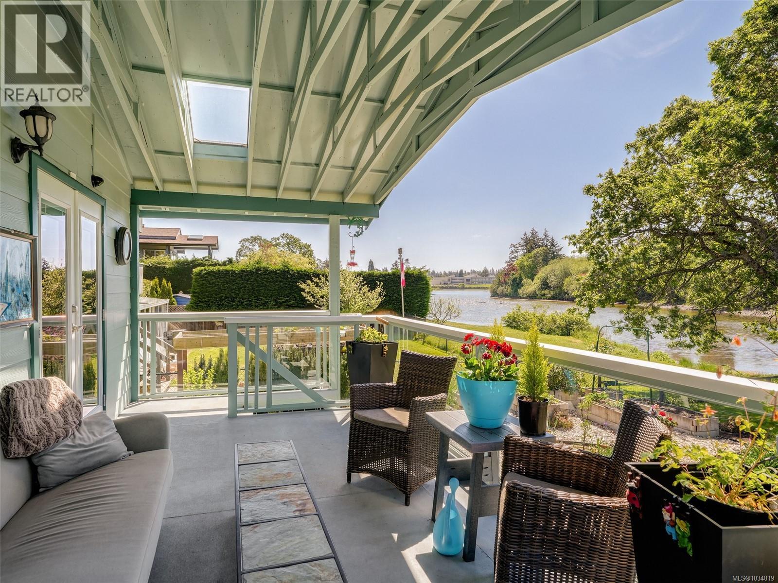 49 Caton Pl, View Royal