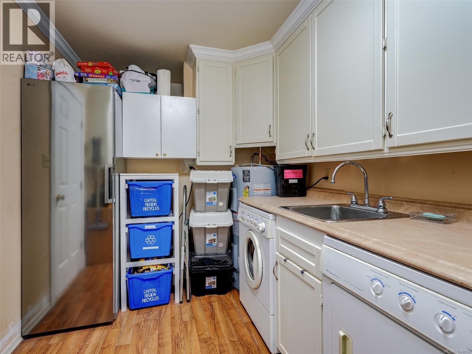 49 Caton Pl, View Royal
