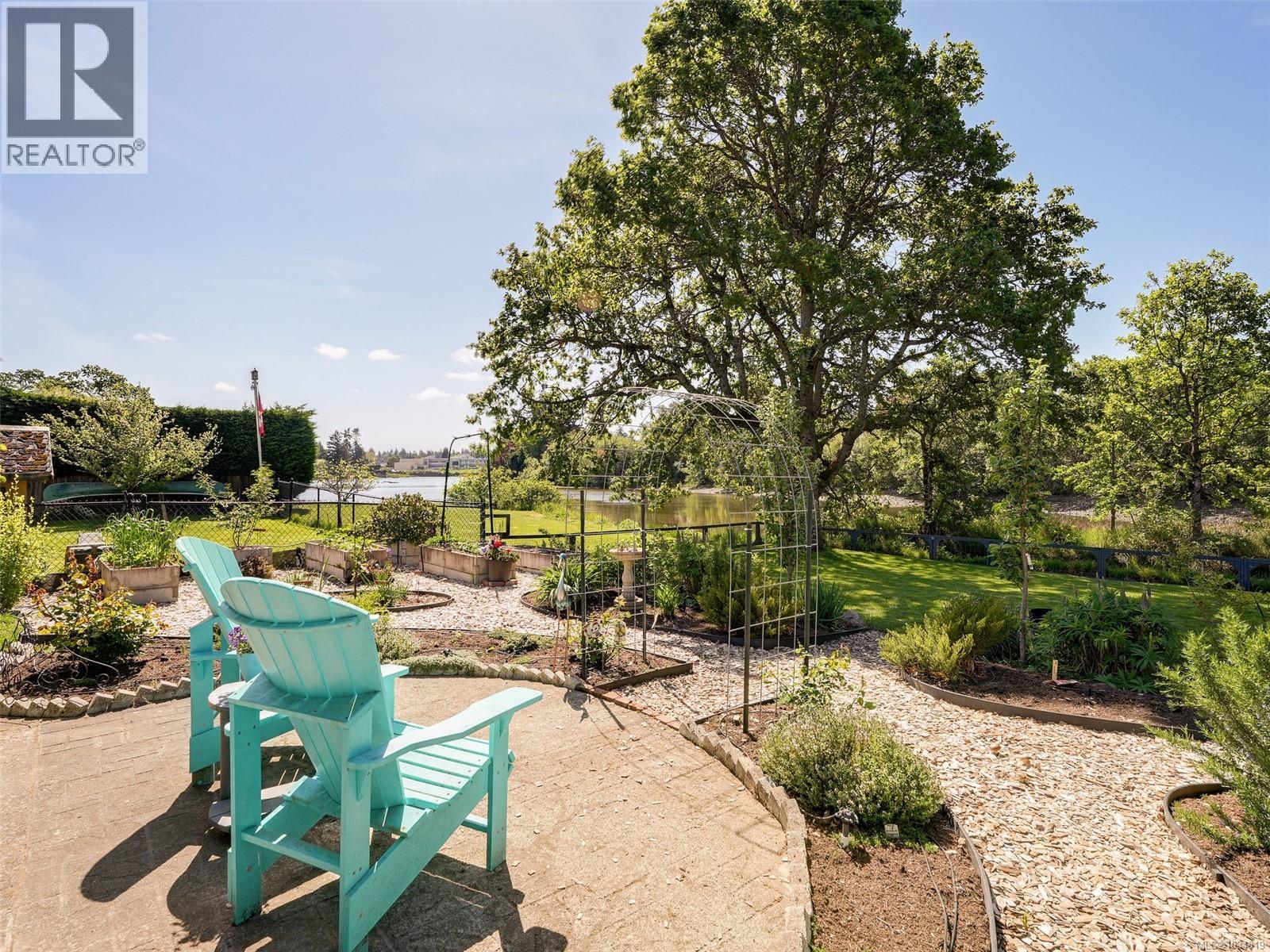 49 Caton Pl, View Royal