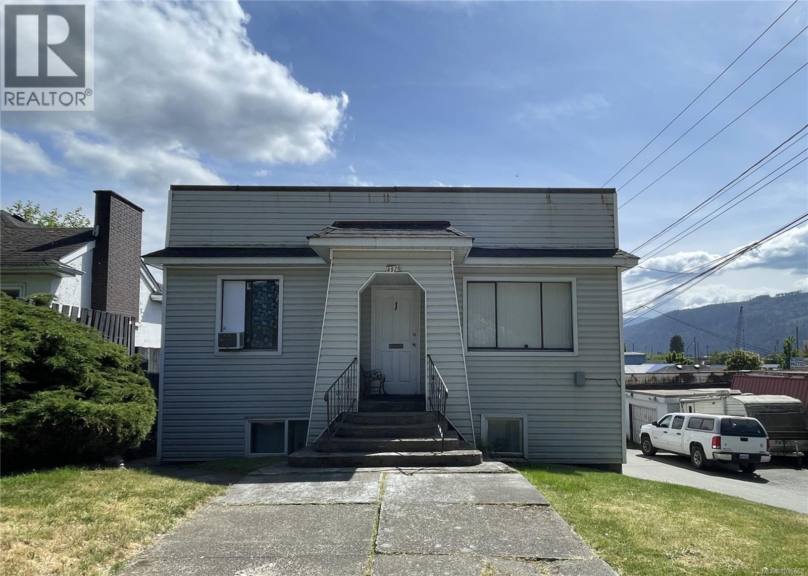4926 Redford St - 1
