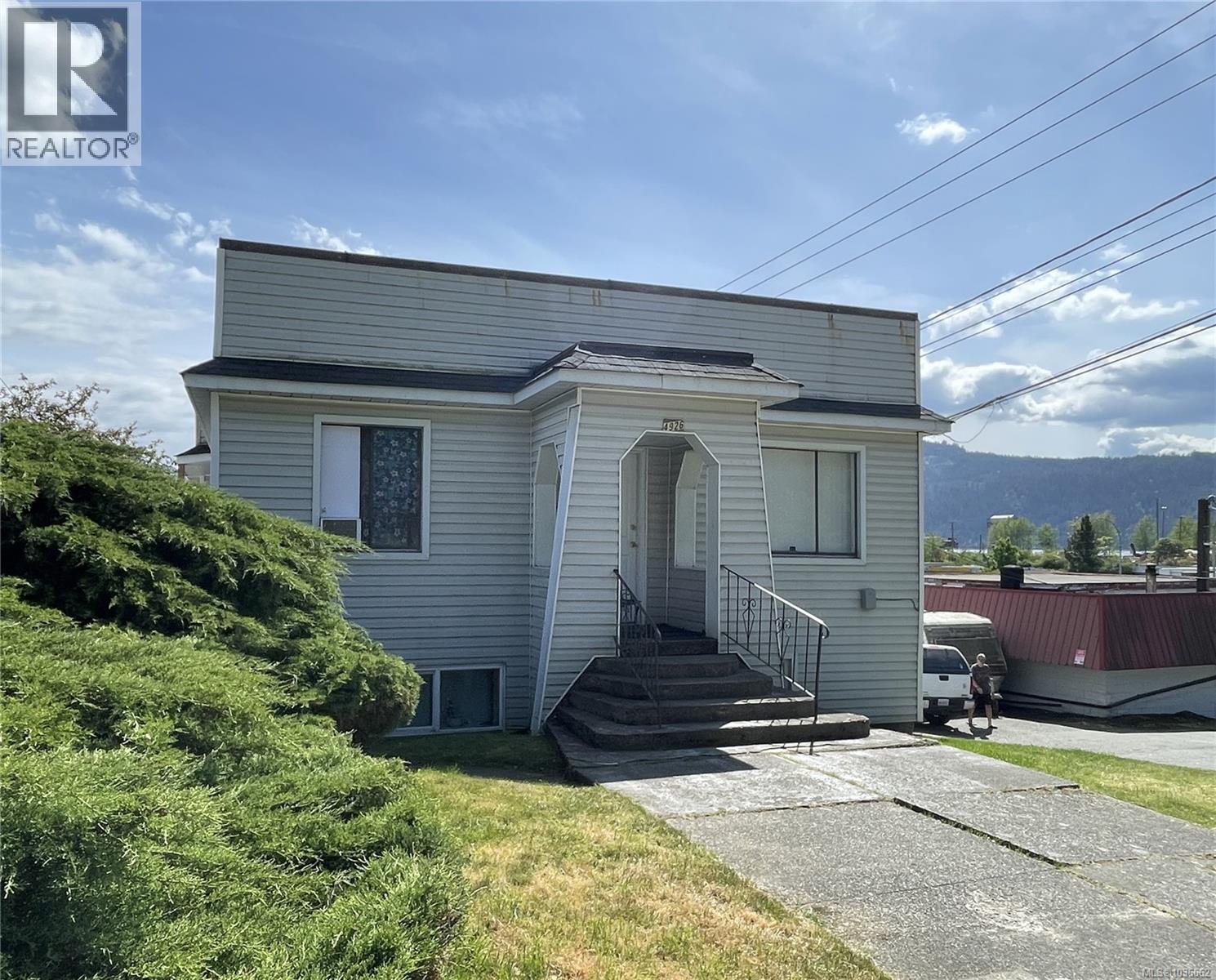 4926 Redford St - 2